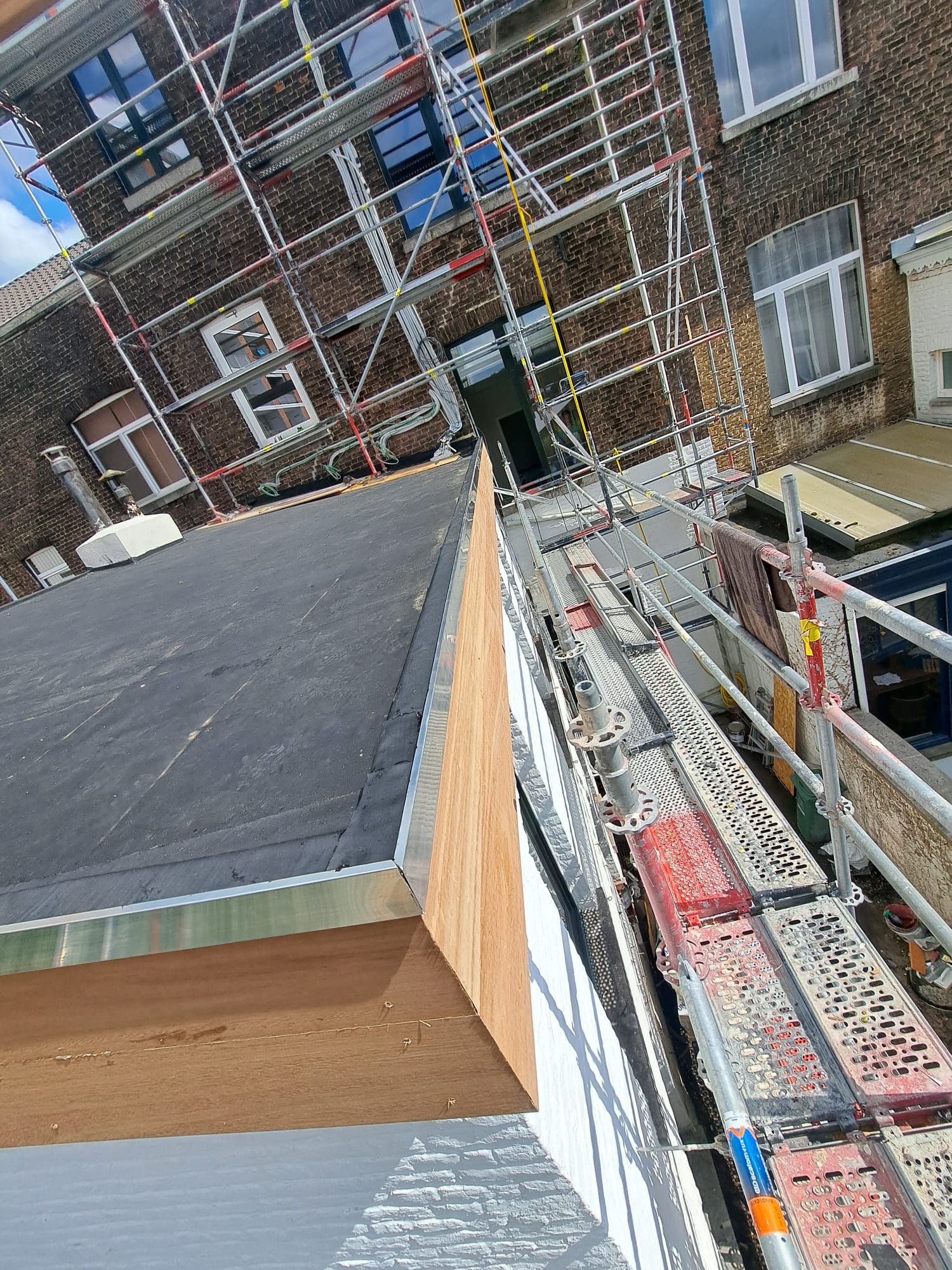 Réalisation Luc SRL – Bardages extérieurs et toitures à Bruxelles et en Wallonie